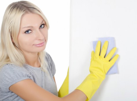 Team discussing carpet and upholstery cleaning methods in Cambridge Heath
